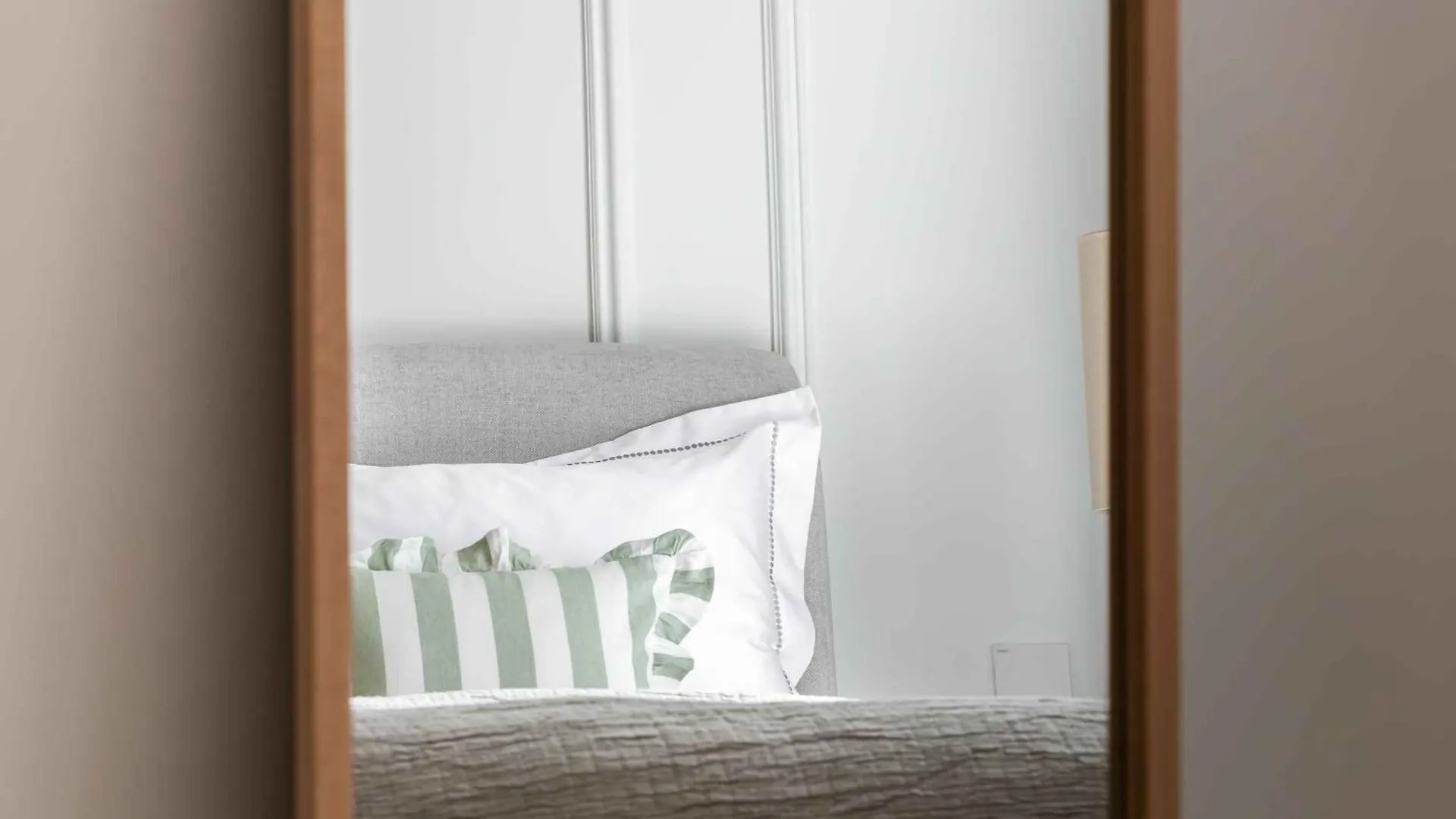 Soulful Stay, Curant Interior Elegance, Waterfront Dubai