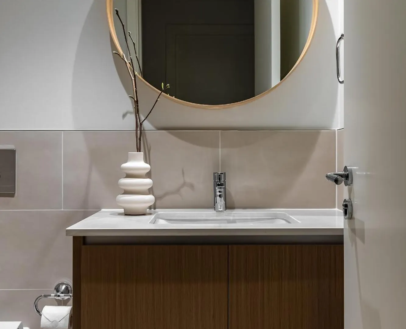 Soulful Stay, Curant Interior Elegance, Waterfront Dubai Apartment