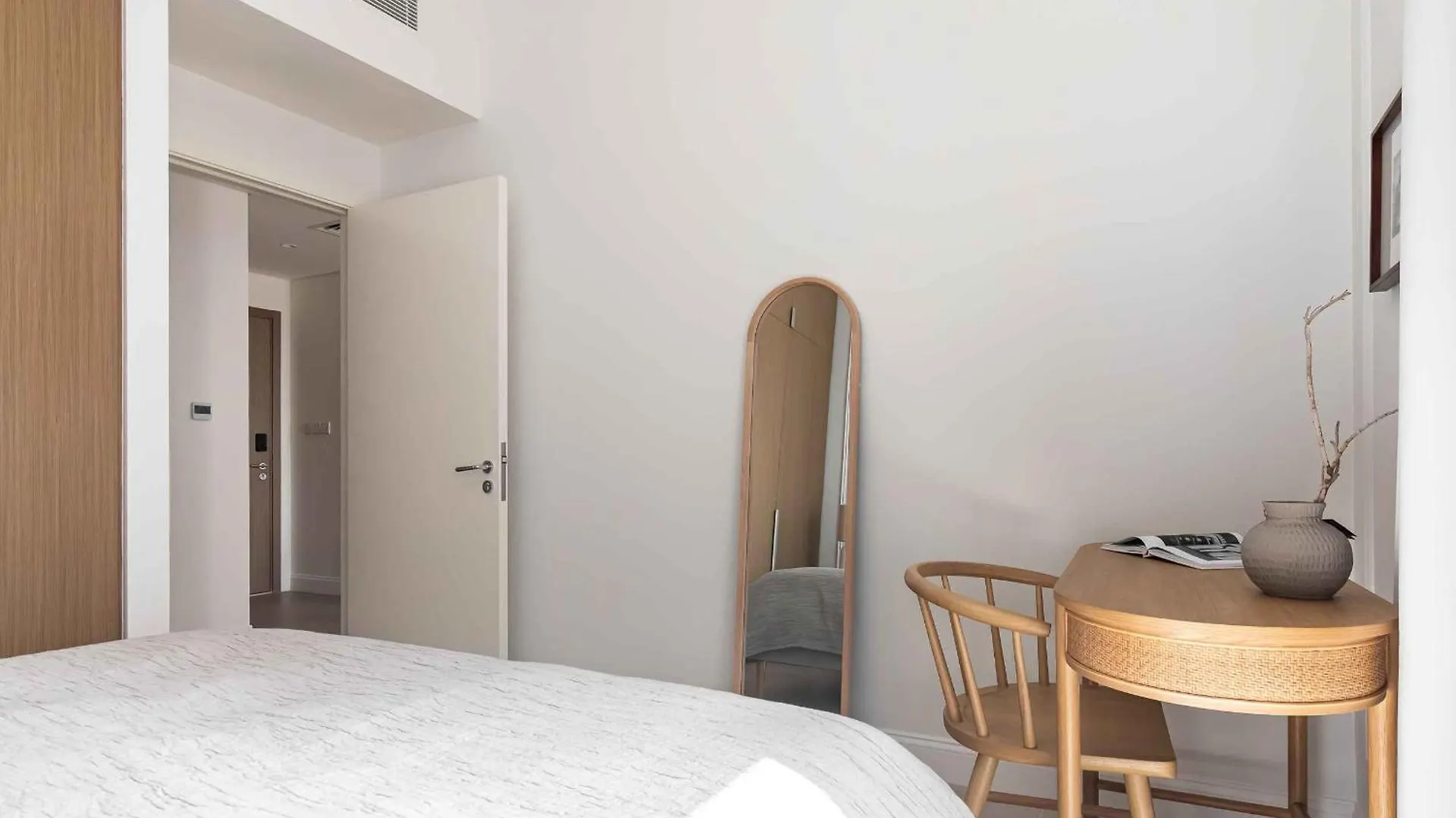 Soulful Stay, Curant Interior Elegance, Waterfront Dubai Apartment